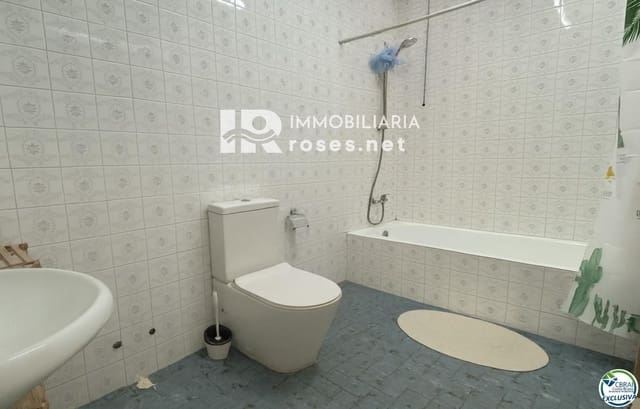 8 soverom Villa til salgs i Llançà med garasje - € 359 000 (Ref: 9671114)