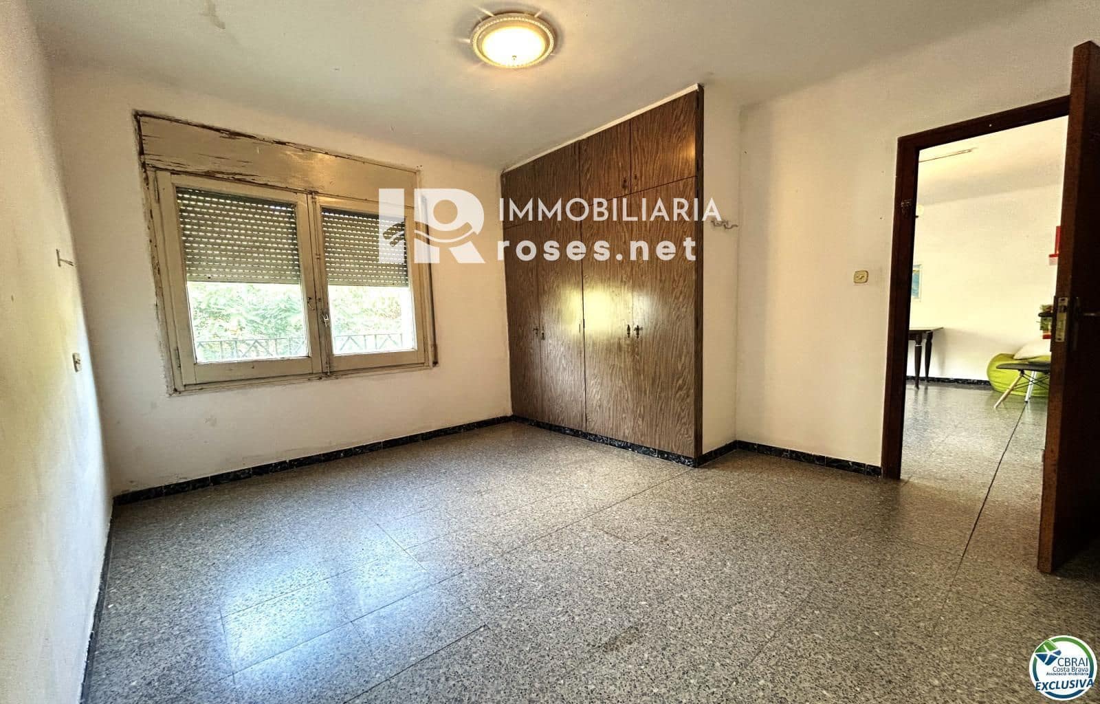 8 bedroom Villa for sale in Llanca with garage - € 359,000 (Ref: 9671114)