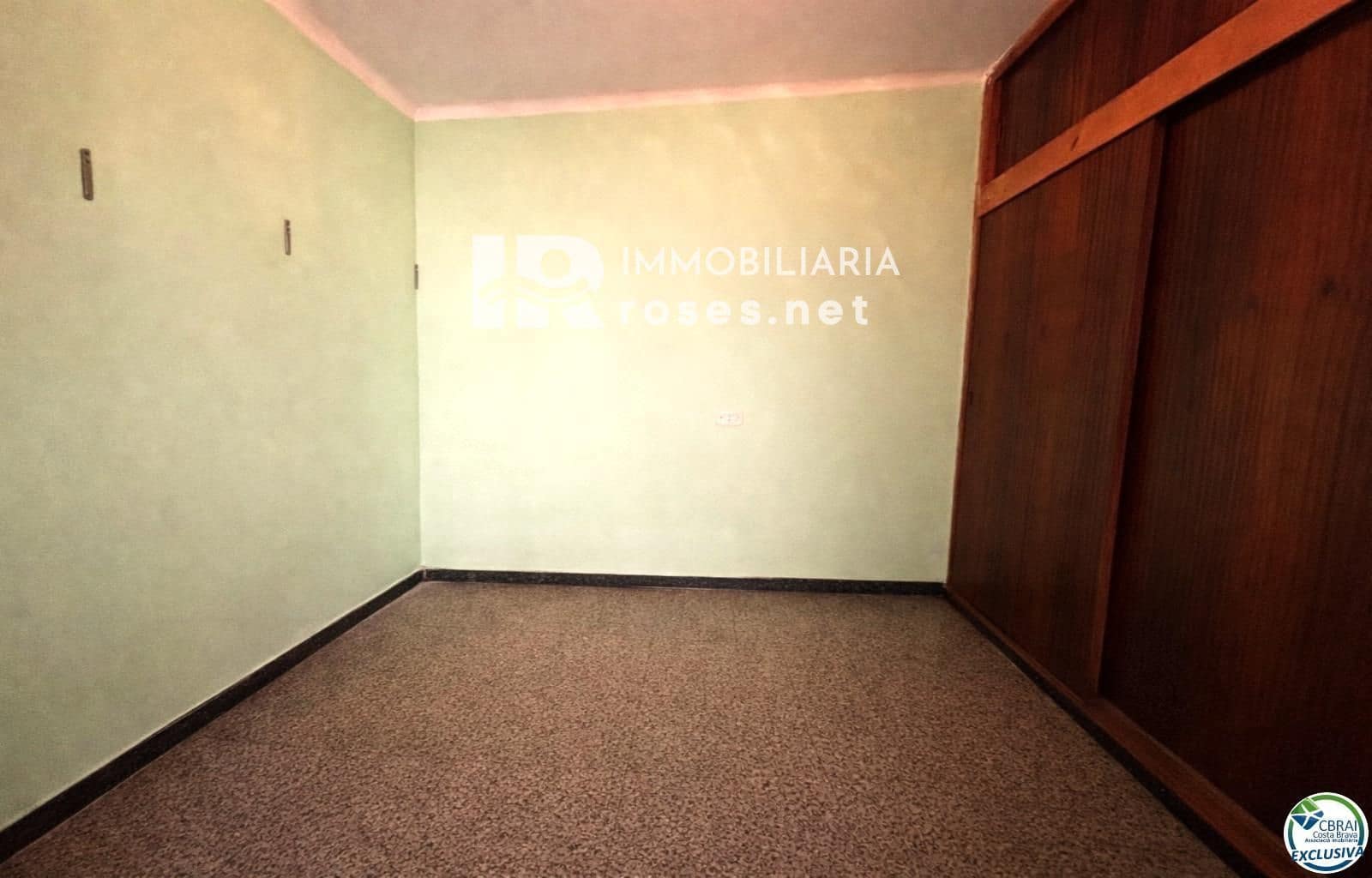 8 bedroom Villa for sale in Llanca with garage - € 359,000 (Ref: 9671114)