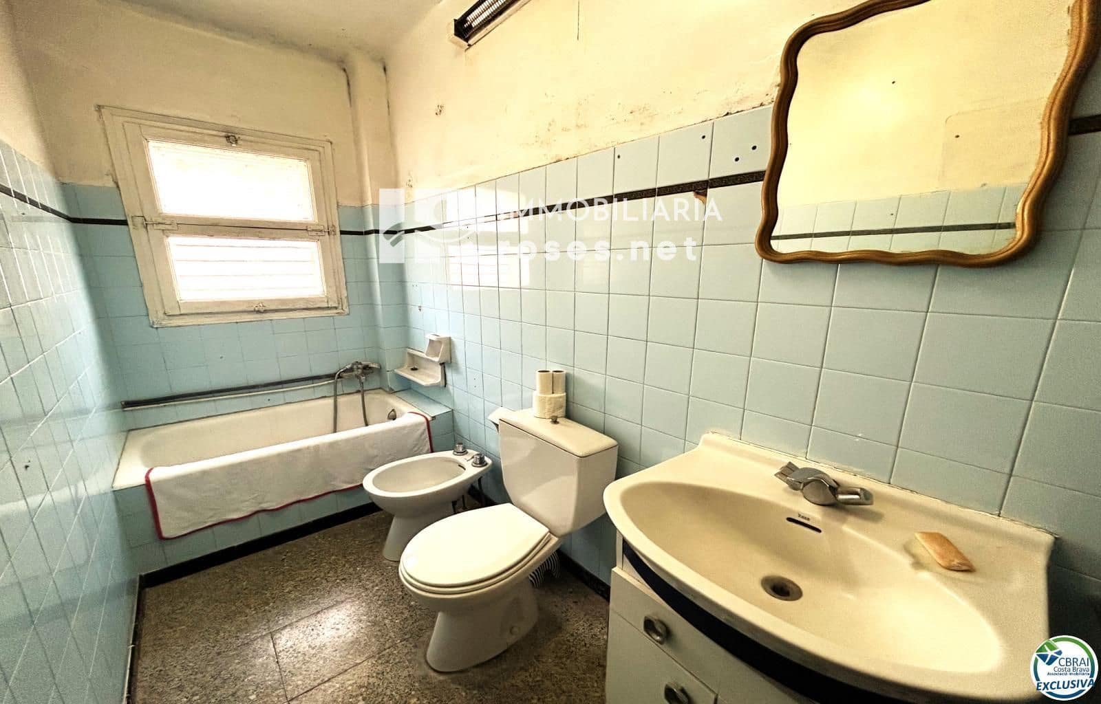 8 bedroom Villa for sale in Llanca with garage - € 359,000 (Ref: 9671114)