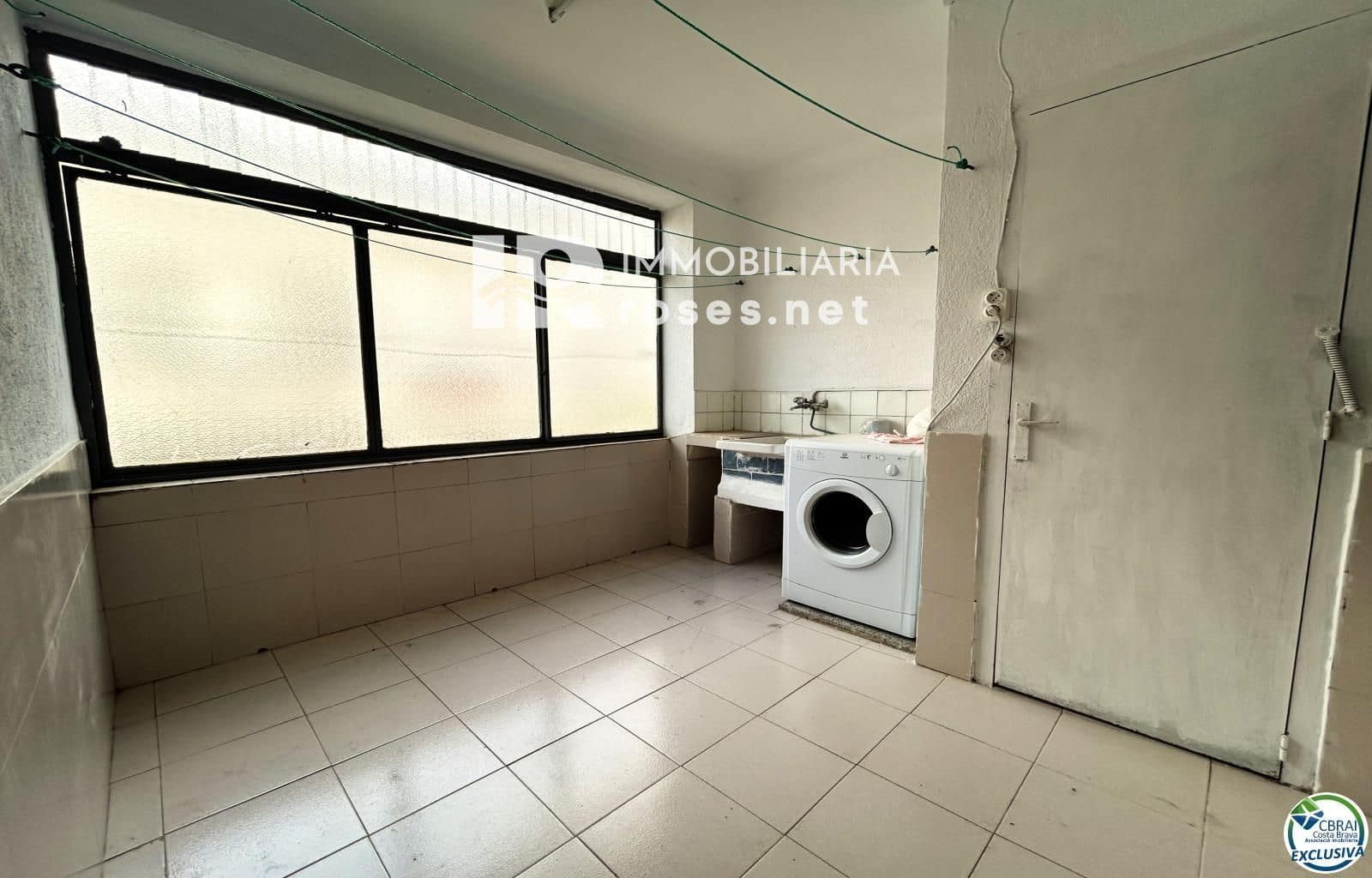 8 bedroom Villa for sale in Llanca with garage - € 359,000 (Ref: 9671114)