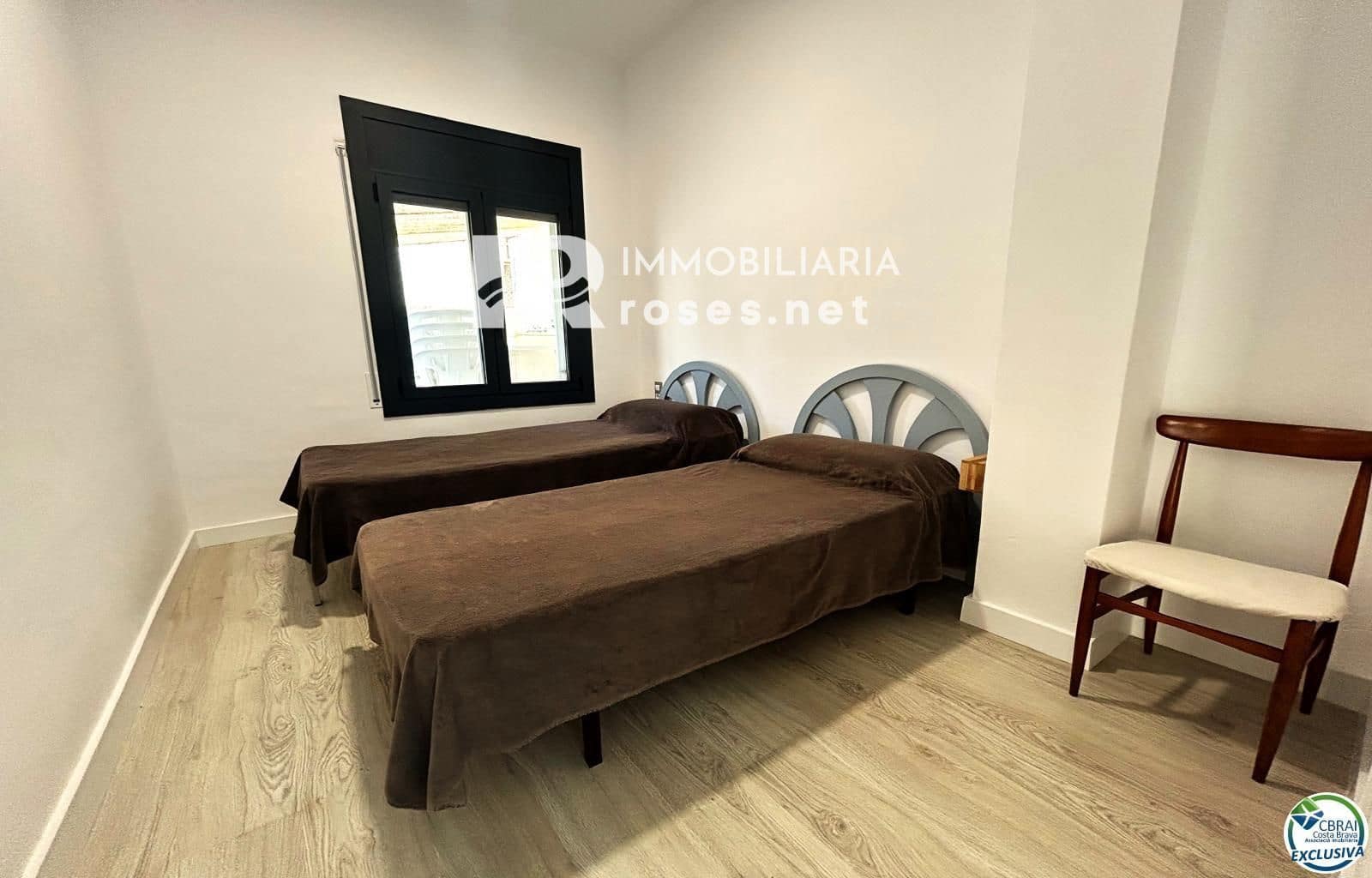 8 bedroom Villa for sale in Llanca with garage - € 359,000 (Ref: 9671114)