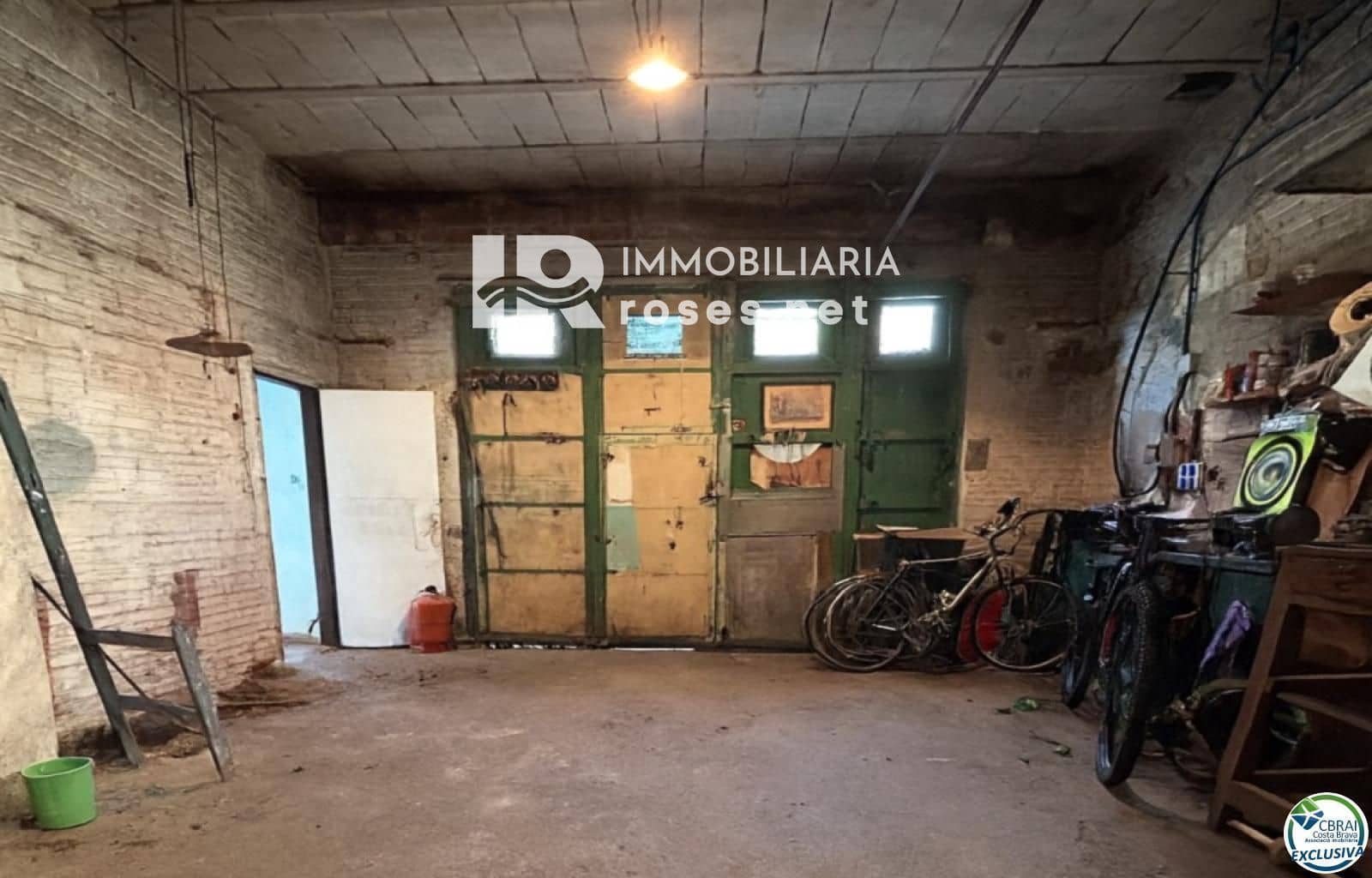 8 bedroom Villa for sale in Llanca with garage - € 359,000 (Ref: 9671114)