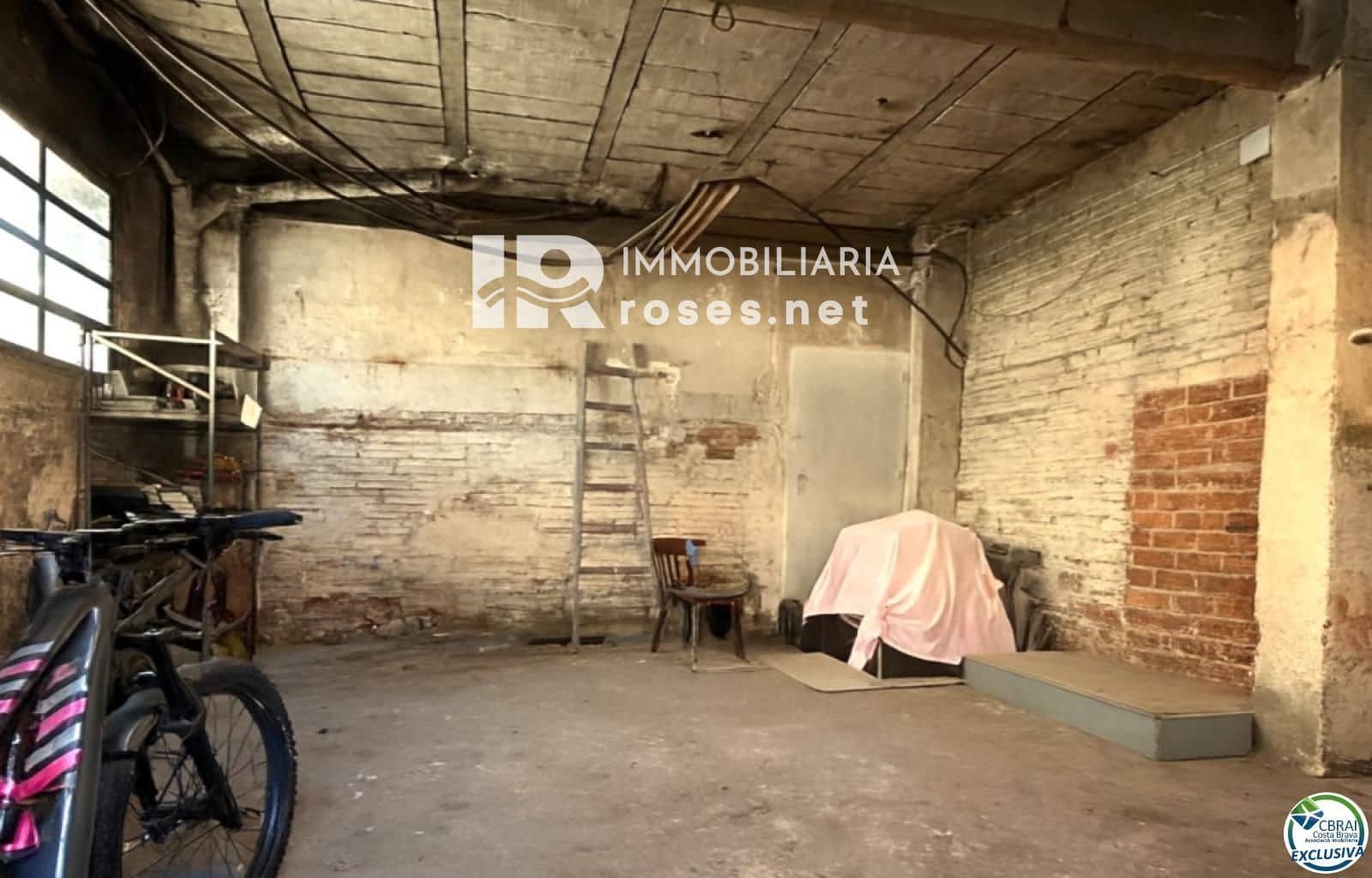 8 bedroom Villa for sale in Llanca with garage - € 359,000 (Ref: 9671114)