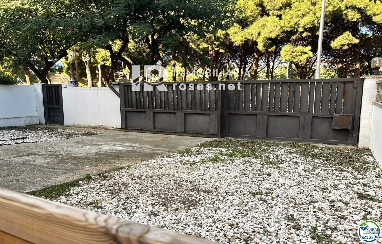 8 bedroom Villa for sale in Llanca with garage - € 359,000 (Ref: 9671114)