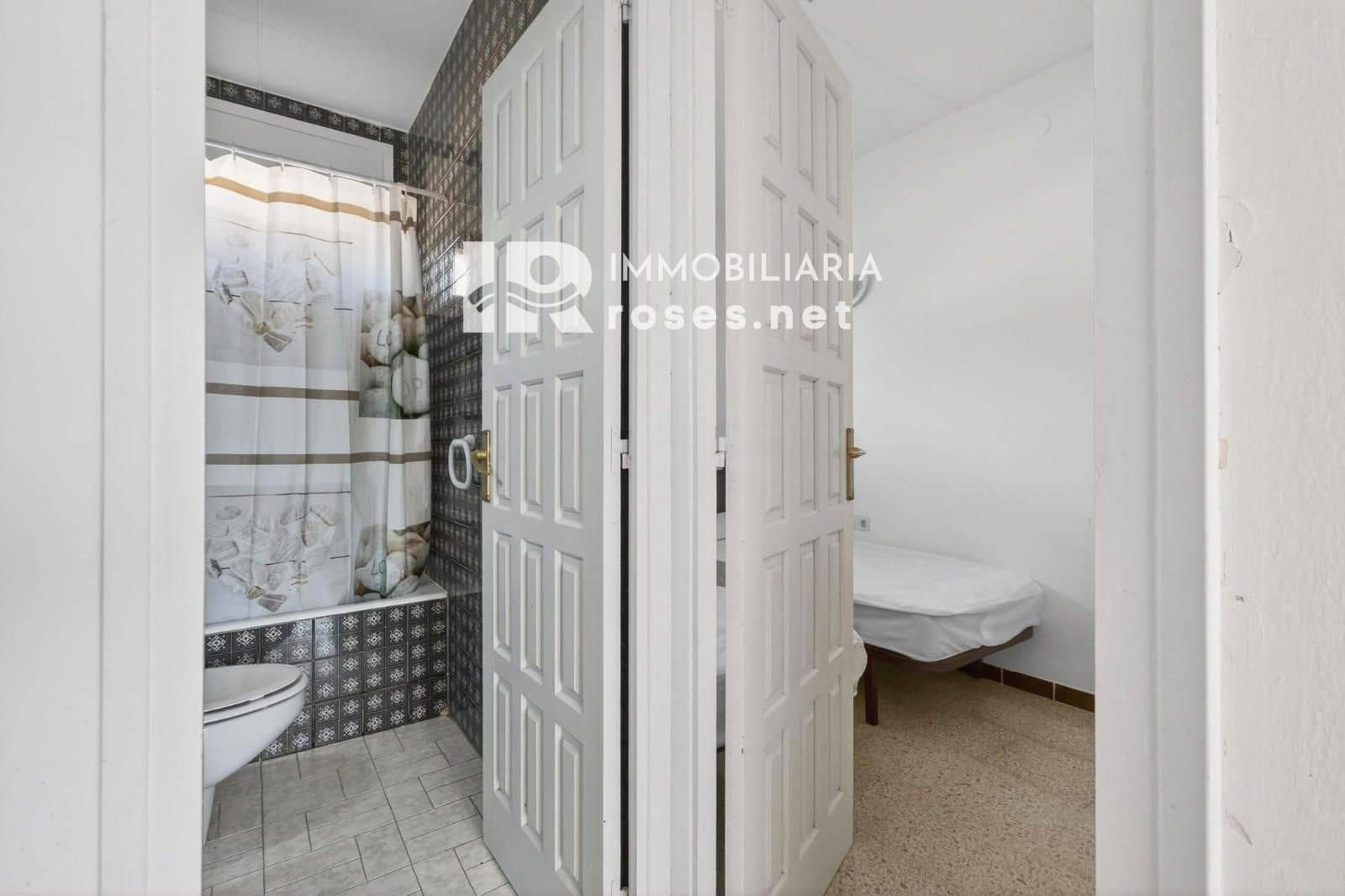 Piso de 2 habitaciones en Empuriabrava en venta con piscina garaje - 170.000 € (Ref: 9674767)