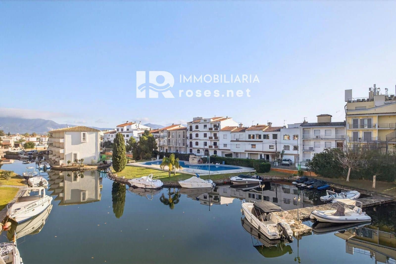 Piso de 2 habitaciones en Empuriabrava en venta con piscina garaje - 170.000 € (Ref: 9674767)