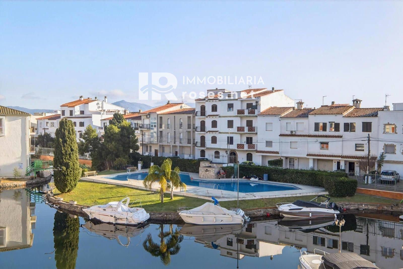 Piso de 2 habitaciones en Empuriabrava en venta con piscina garaje - 170.000 € (Ref: 9674767)
