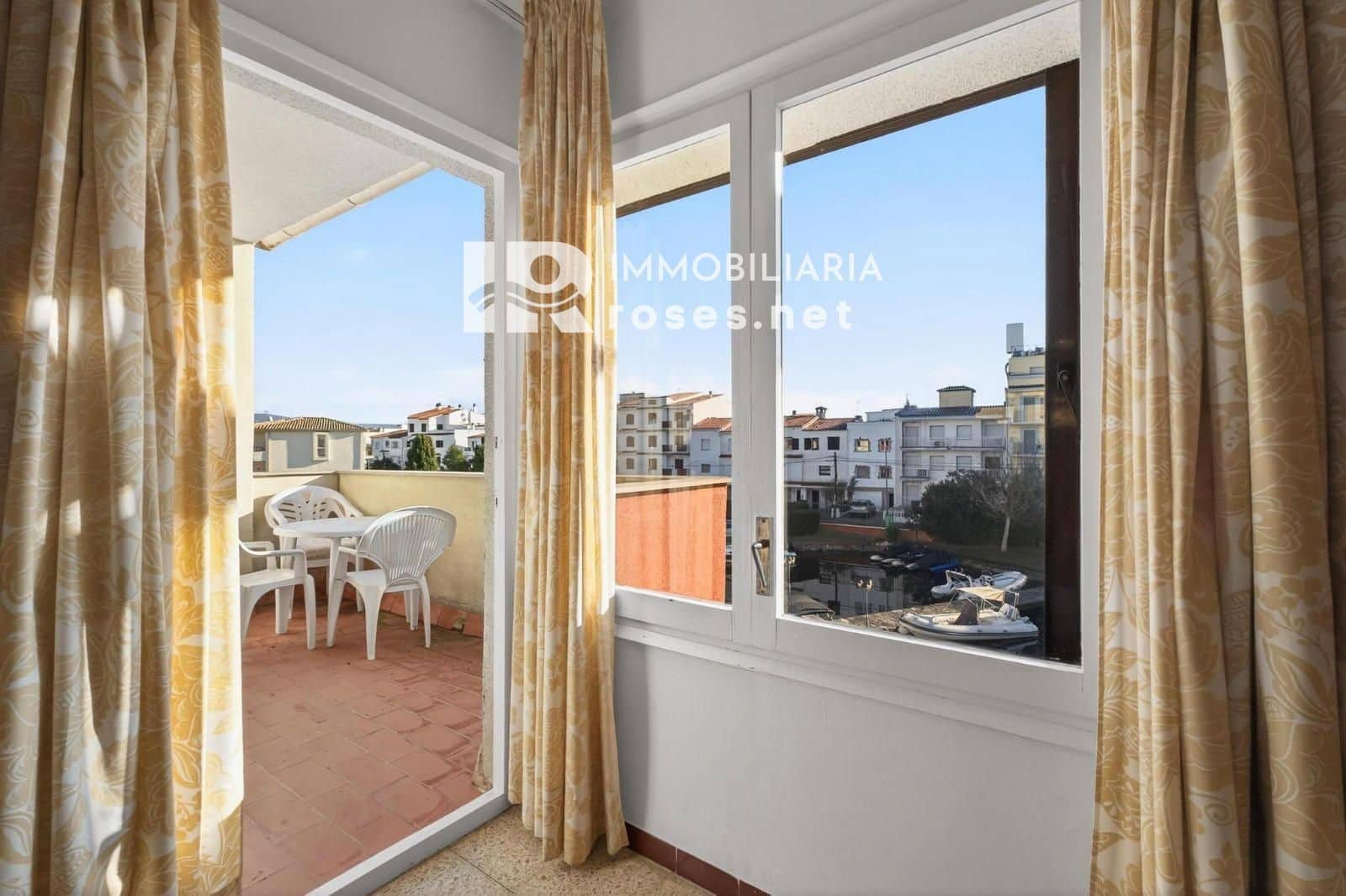 Piso de 2 habitaciones en Empuriabrava en venta con piscina garaje - 170.000 € (Ref: 9674767)