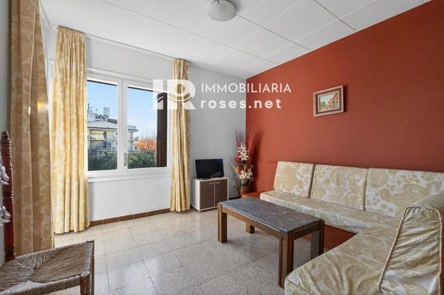 Piso de 2 habitaciones en Empuriabrava, Castelló d'Empúries en venta con piscina garaje - 170.000 € (Ref: 9674767)