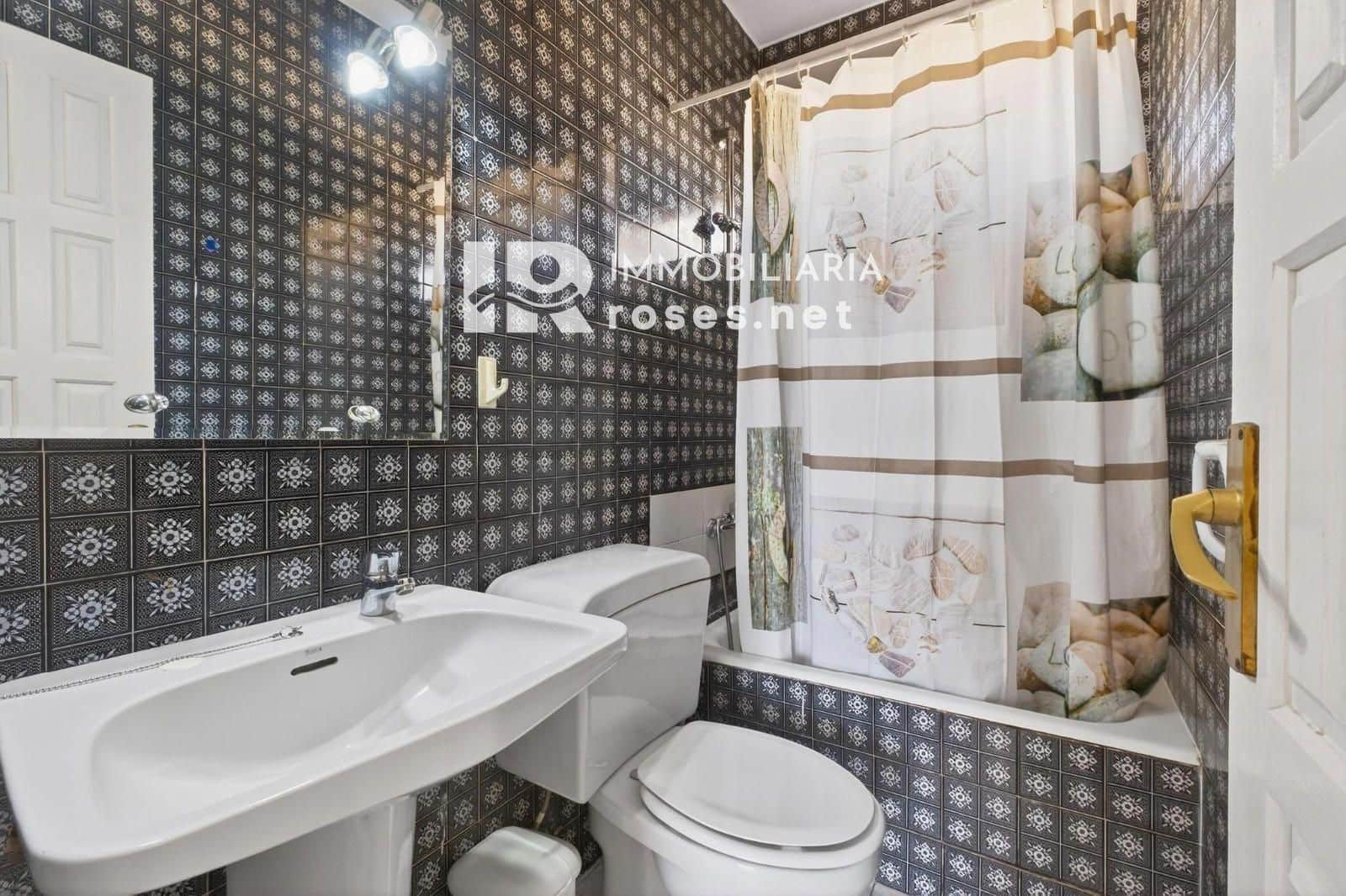 Piso de 2 habitaciones en Empuriabrava en venta con piscina garaje - 170.000 € (Ref: 9674767)