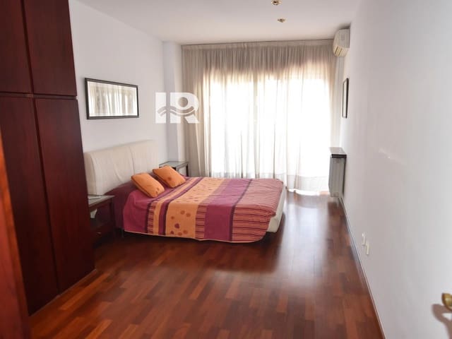 Piso de 4 habitaciones en Figueres en venta - 275.000 € (Ref: 9676315)