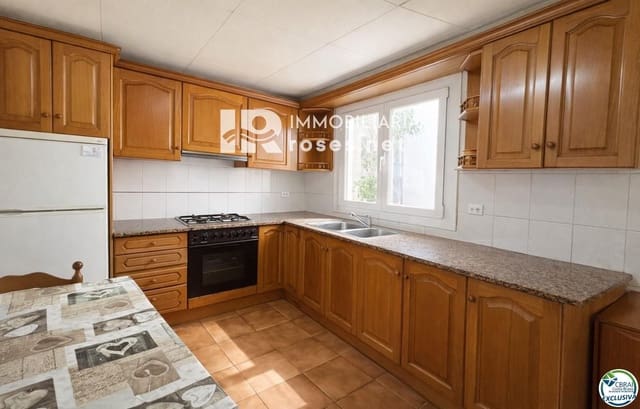 Casa de 4 habitaciones en Torroella de Montgrí en venta con garaje - 256.000 € (Ref: 9691460)