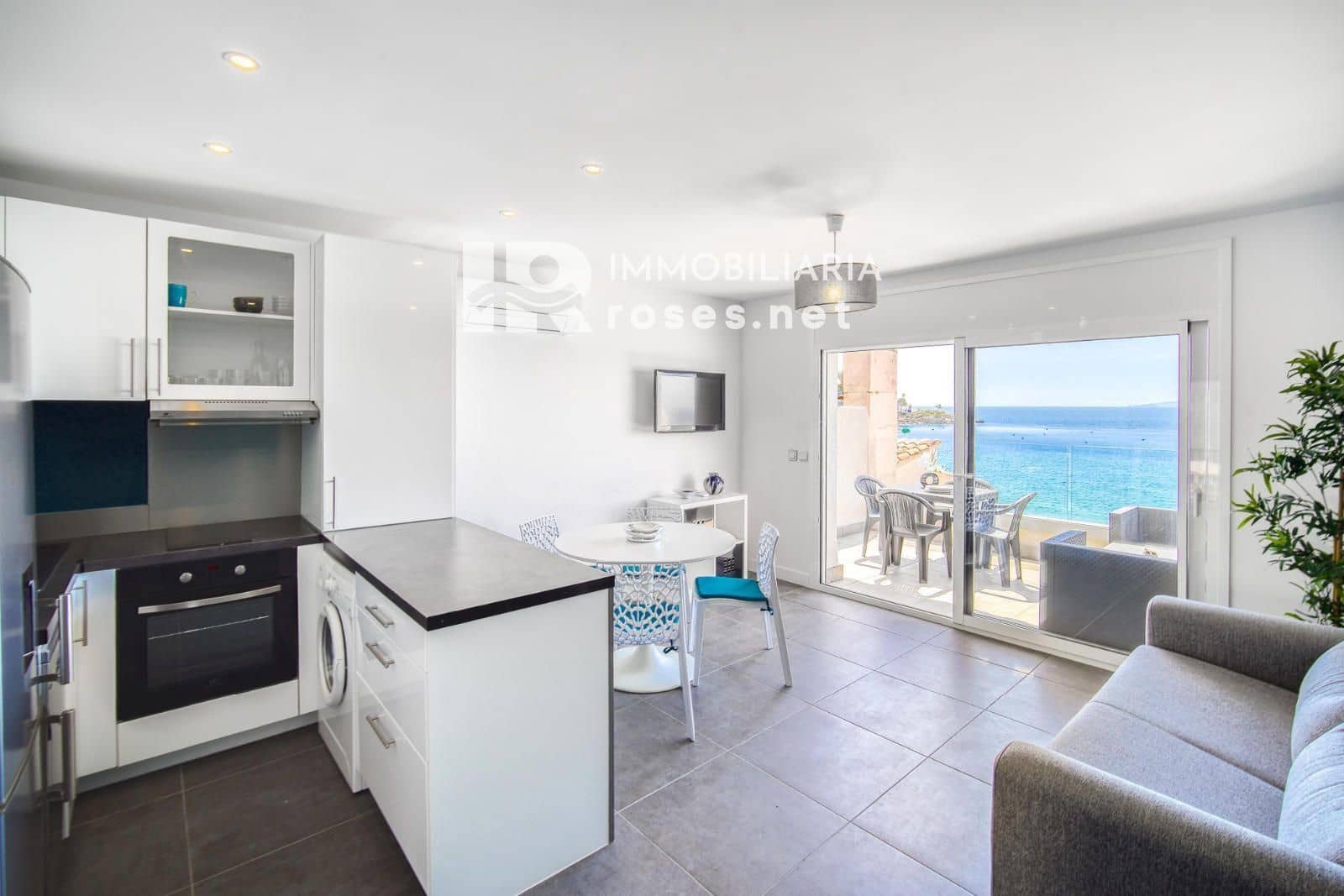 1 bedroom Flat for sale in Roses - € 399,000 (Ref: 9696655)