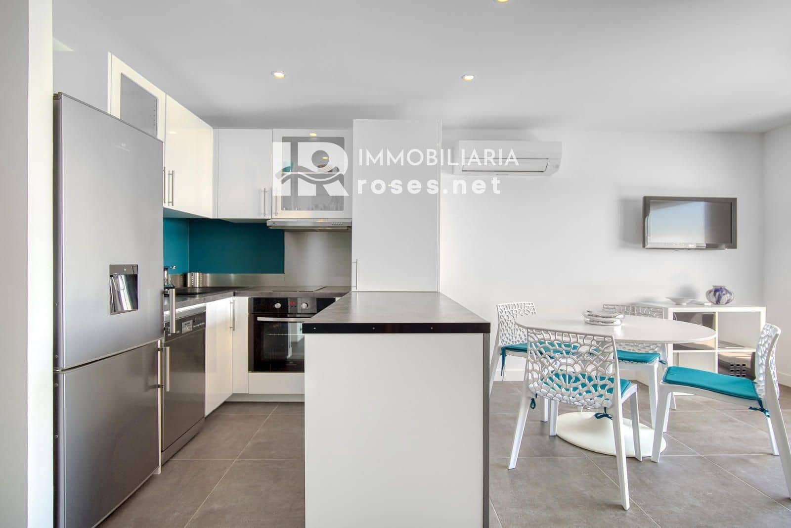 1 bedroom Flat for sale in Roses - € 399,000 (Ref: 9696655)