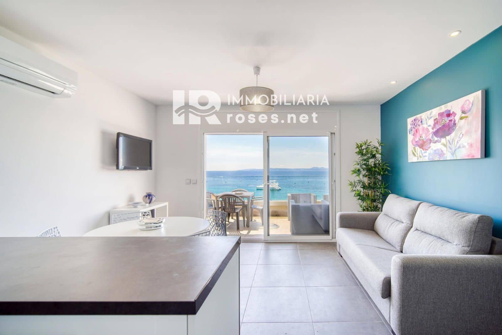 1 bedroom Flat for sale in Roses - € 399,000 (Ref: 9696655)