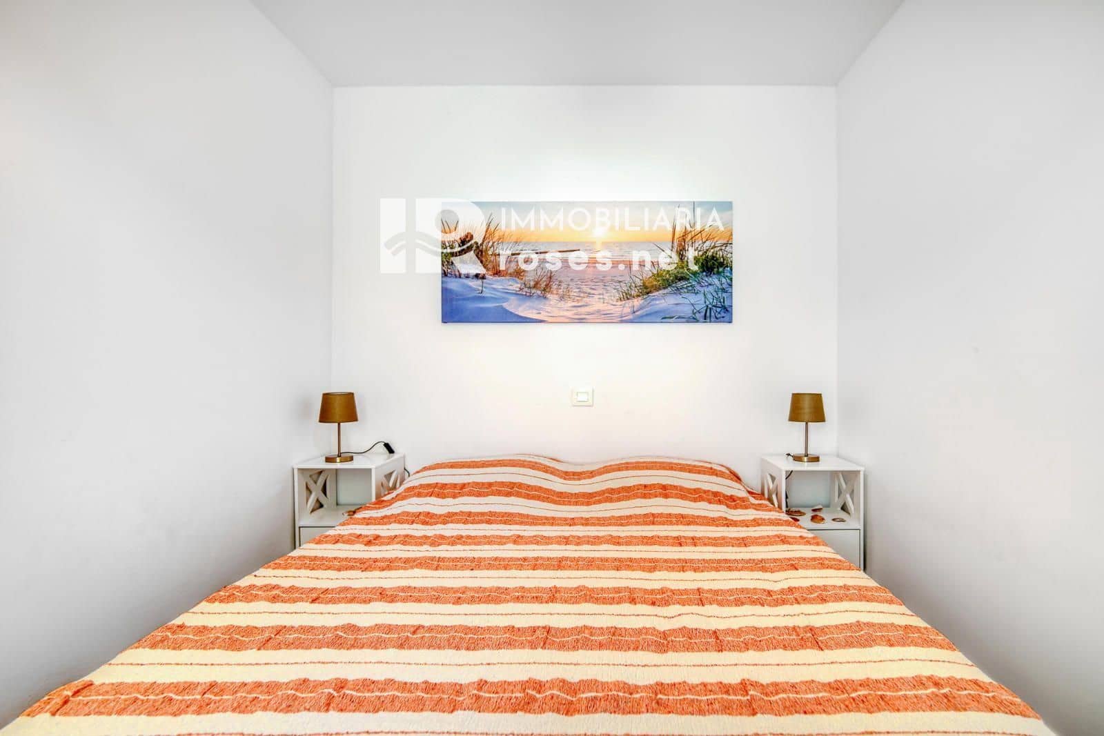 1 bedroom Flat for sale in Roses - € 399,000 (Ref: 9696655)