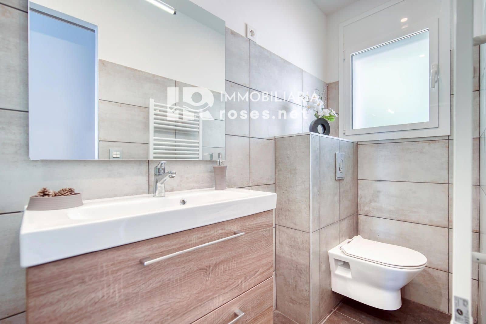 1 bedroom Flat for sale in Roses - € 399,000 (Ref: 9696655)