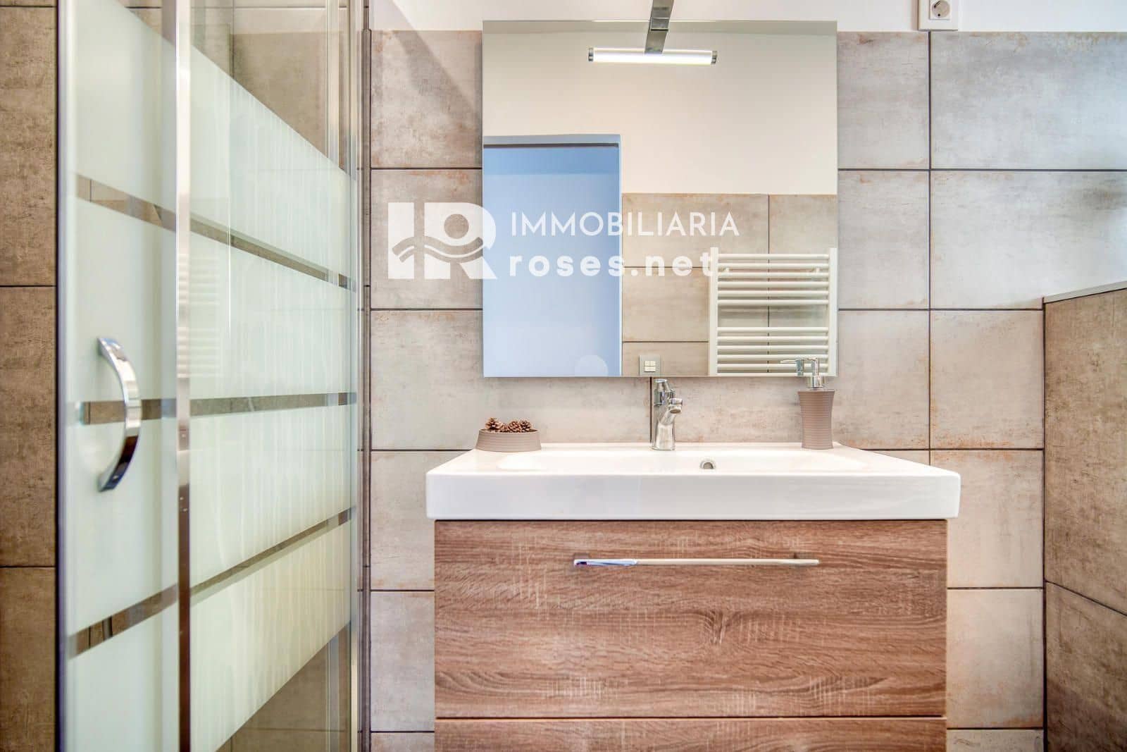 1 bedroom Flat for sale in Roses - € 399,000 (Ref: 9696655)