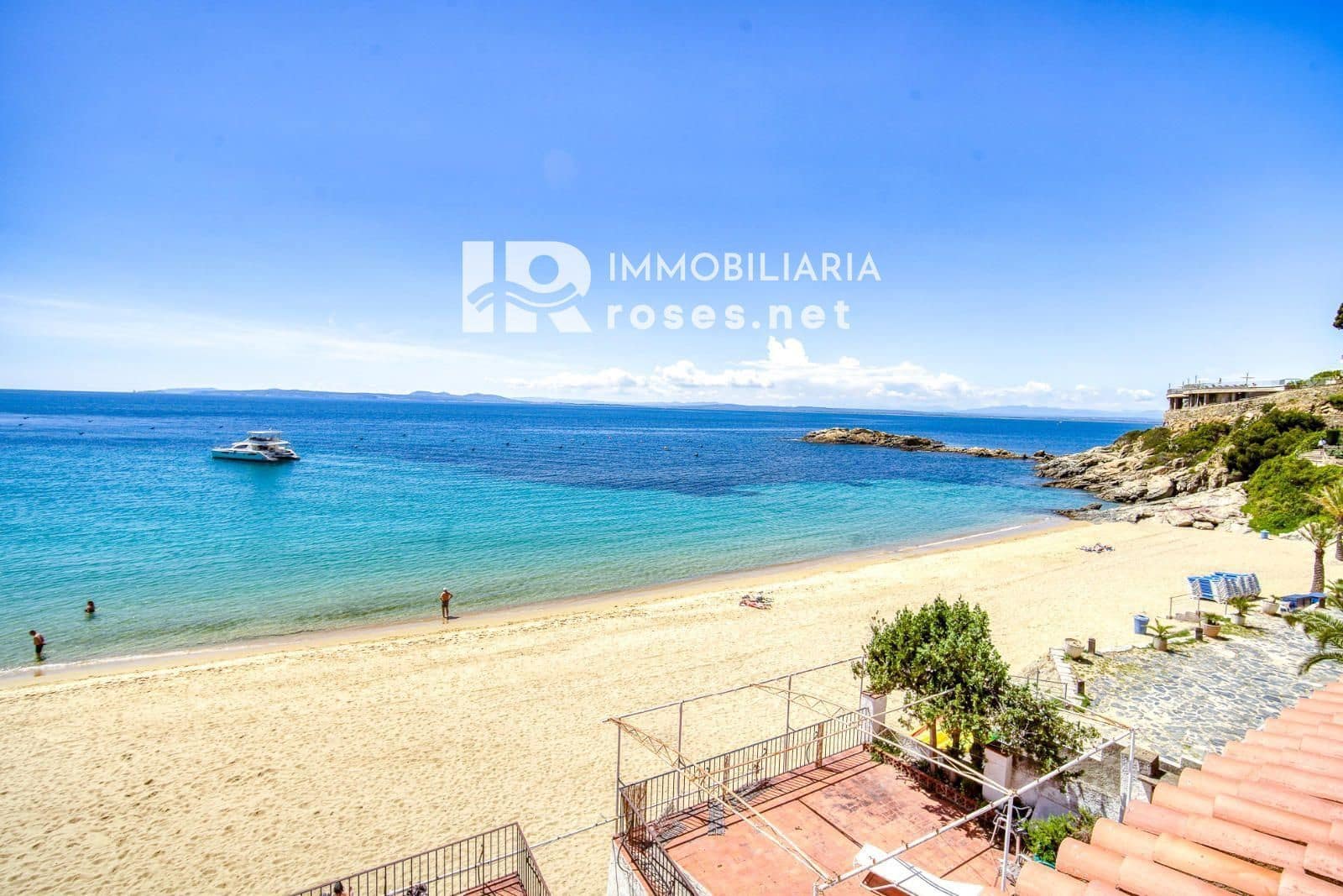 1 bedroom Flat for sale in Roses - € 399,000 (Ref: 9696655)