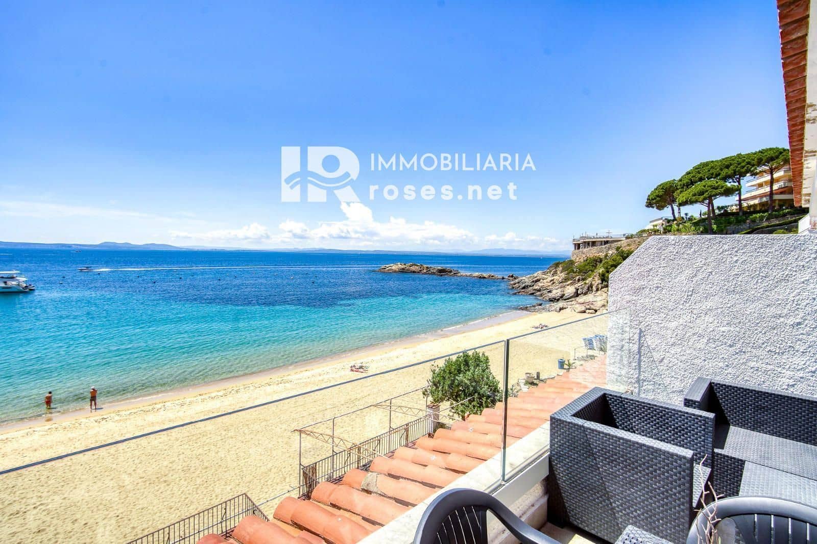 1 bedroom Flat for sale in Roses - € 399,000 (Ref: 9696655)