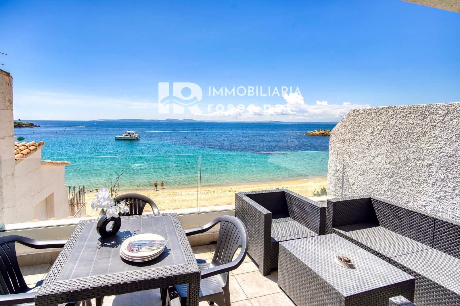 1 bedroom Flat for sale in Roses - € 399,000 (Ref: 9696655)