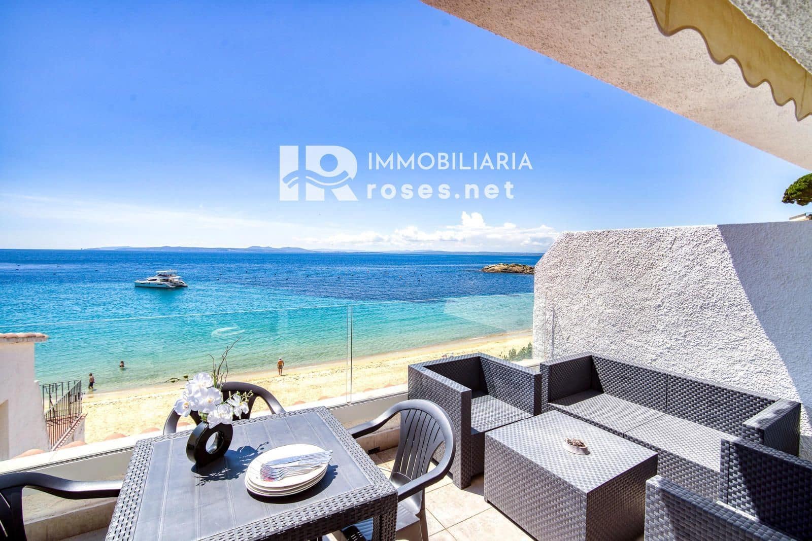 1 bedroom Flat for sale in Roses - € 399,000 (Ref: 9696655)