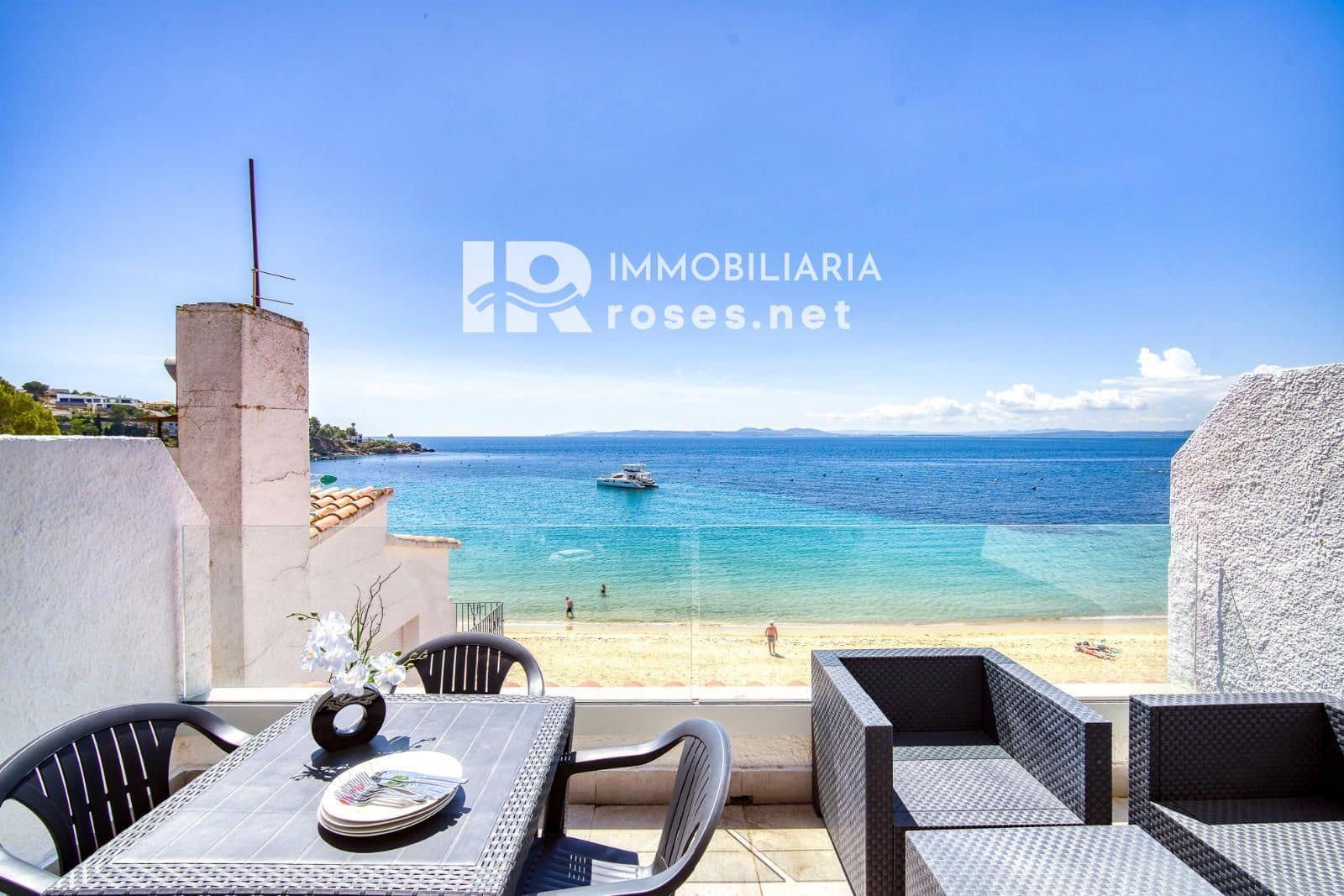 1 bedroom Flat for sale in Roses - € 399,000 (Ref: 9696655)
