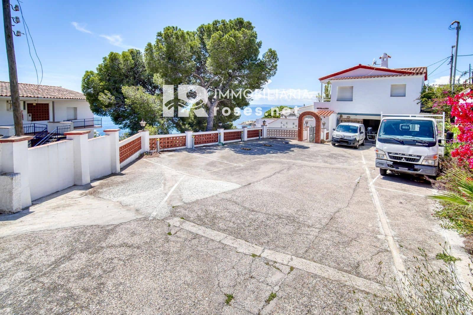 1 bedroom Flat for sale in Roses - € 399,000 (Ref: 9696655)