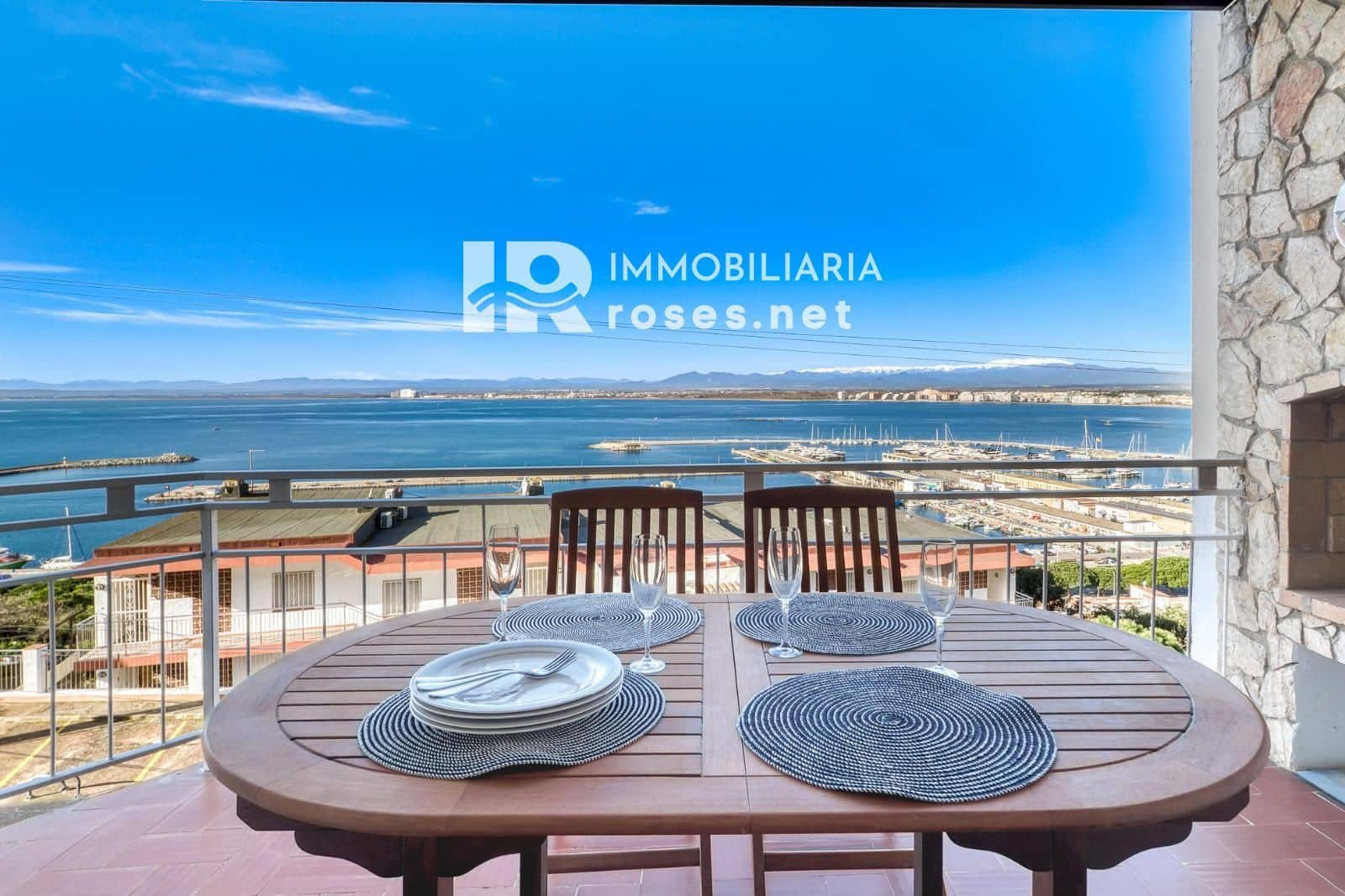 2 bedroom Flat for sale in Roses - € 295,000 (Ref: 9702438)