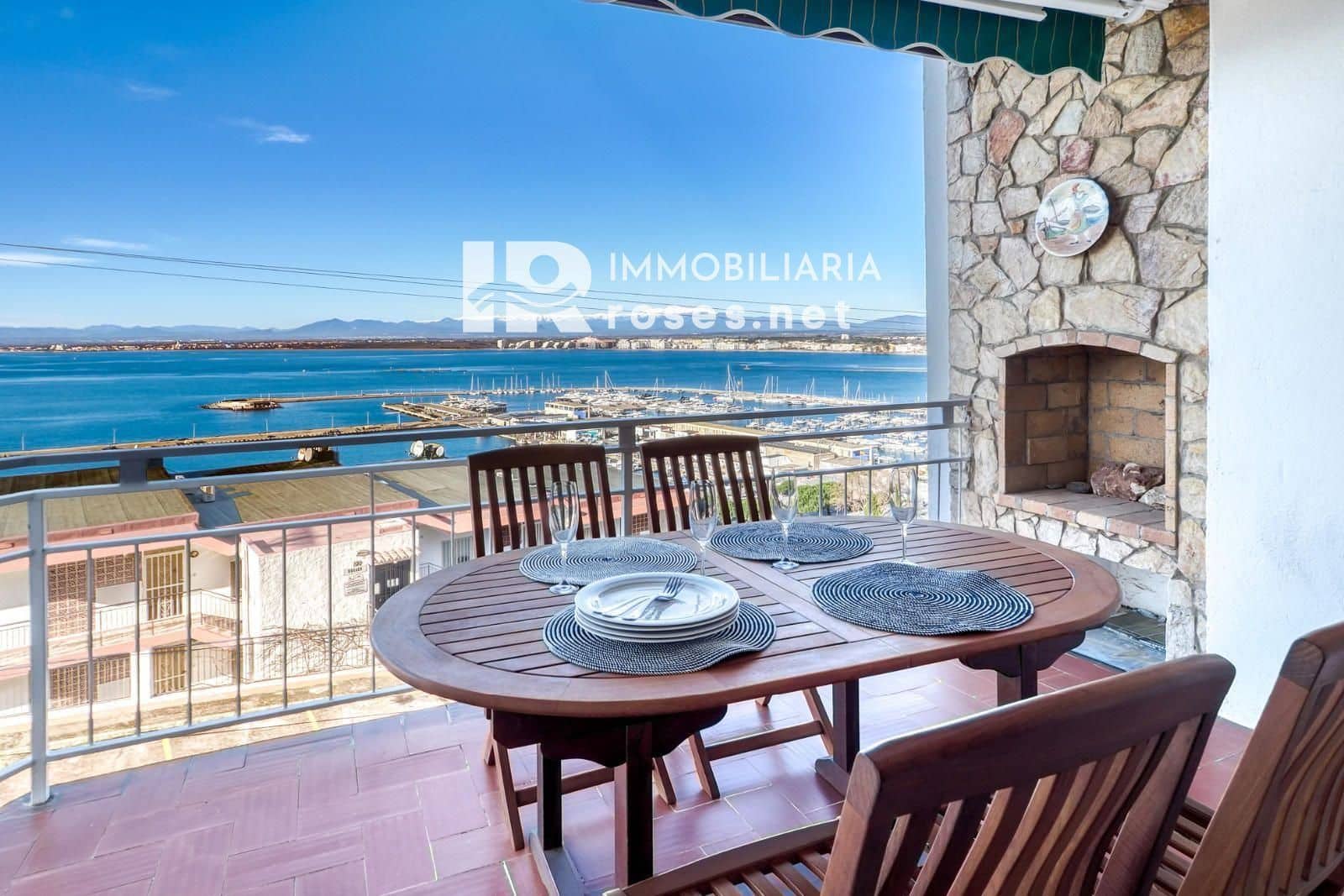 2 bedroom Flat for sale in Roses - € 295,000 (Ref: 9702438)