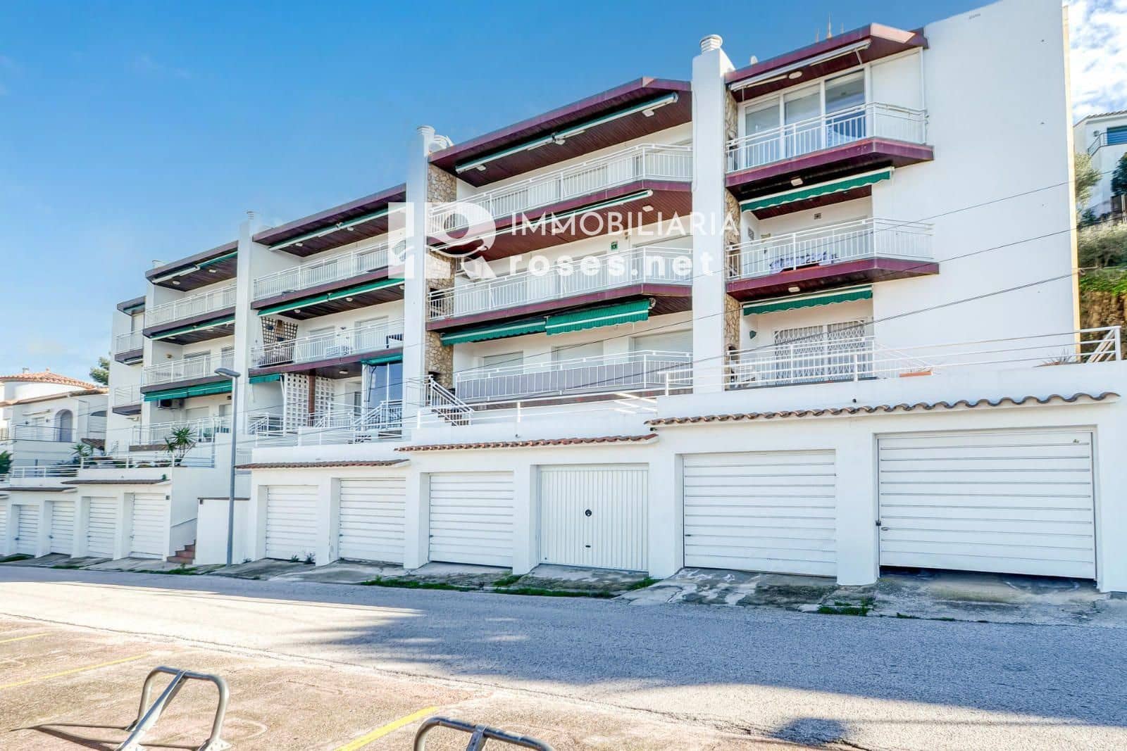 2 bedroom Flat for sale in Roses - € 295,000 (Ref: 9702438)