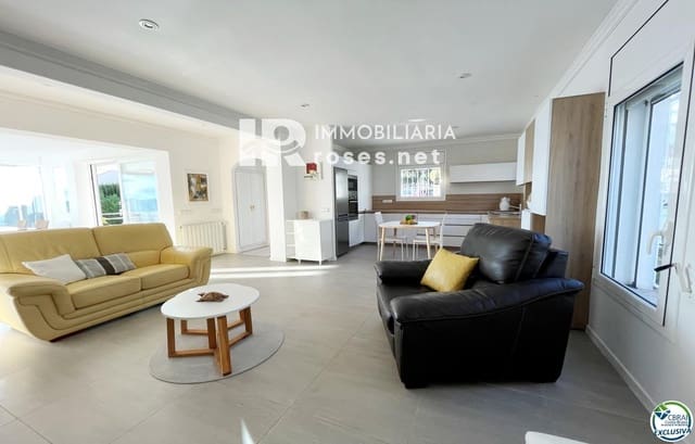 Chalet de 4 habitaciones en El Mas Fumats, Roses en venta con piscina garaje - 765.000 € (Ref: 9702441)