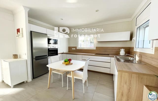 Chalet de 4 habitaciones en El Mas Fumats, Roses en venta con piscina garaje - 765.000 € (Ref: 9702441)