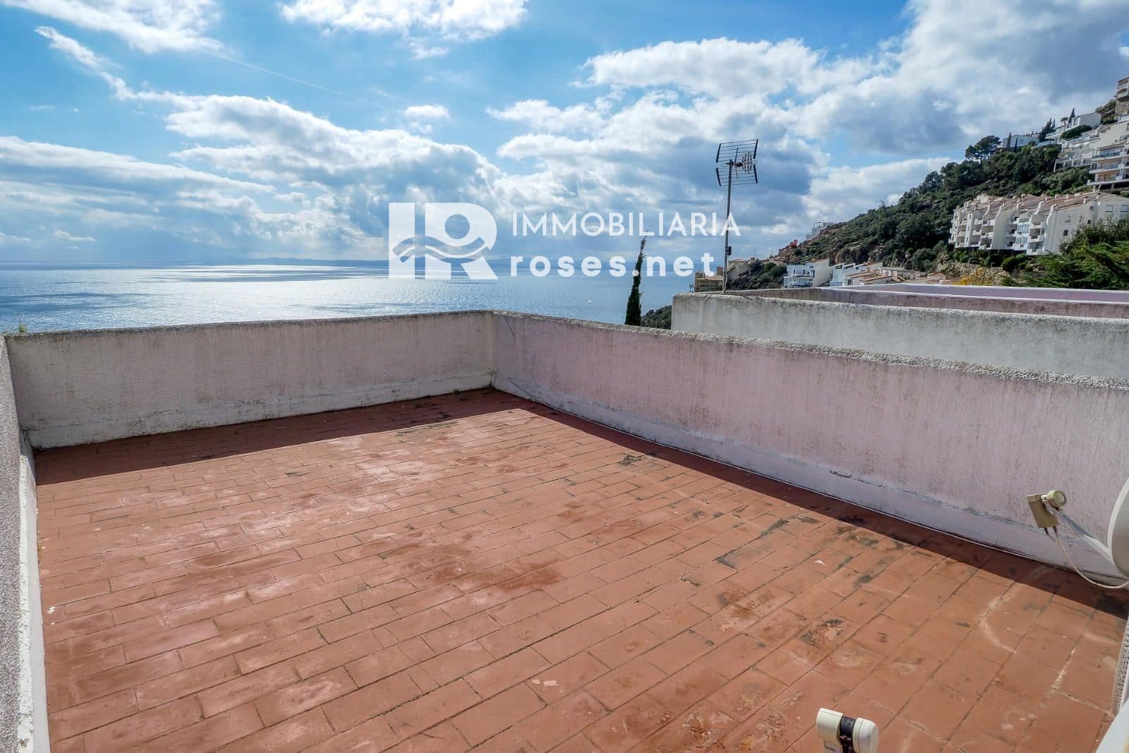 2 slaapkamer Villa te koop in Roses met zwembad garage - € 315.000 (Ref: 9713270)