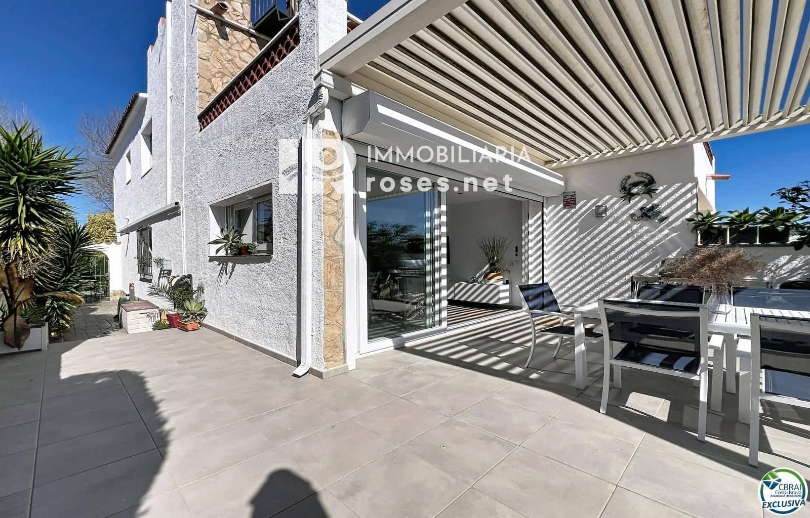 3 soveværelse Villa til salg i Empuriabrava med swimmingpool garage - € 930.000 (Ref: 9768984)
