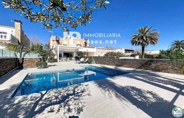 3 soveværelse Villa til salg i Empuriabrava, Castelló d'Empúries med swimmingpool garage - € 930.000 (Ref: 9768984)