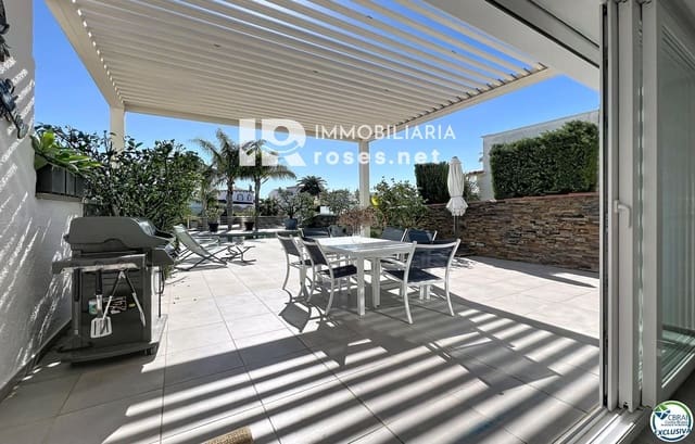 3 soveværelse Villa til salg i Empuriabrava, Castelló d'Empúries med swimmingpool garage - € 930.000 (Ref: 9768984)