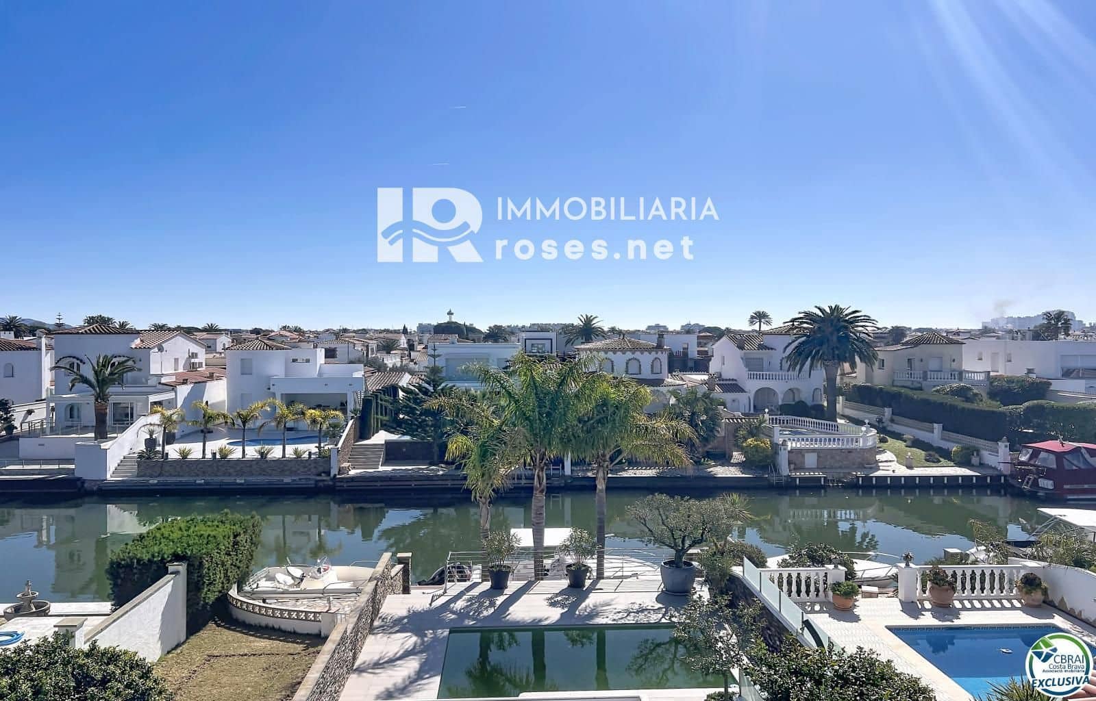 3 soveværelse Villa til salg i Empuriabrava med swimmingpool garage - € 930.000 (Ref: 9768984)