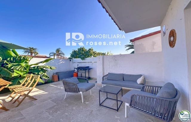 Chalet de 2 habitaciones en Empuriabrava, Castelló d'Empúries en venta con piscina garaje - 385.000 € (Ref: 9768987)