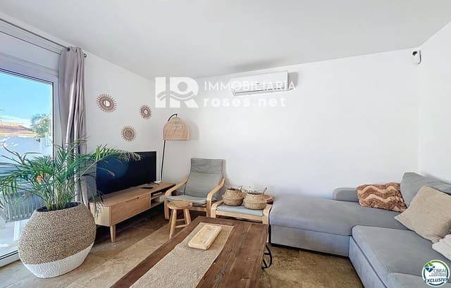 Chalet de 2 habitaciones en Empuriabrava, Castelló d'Empúries en venta con piscina garaje - 385.000 € (Ref: 9768987)