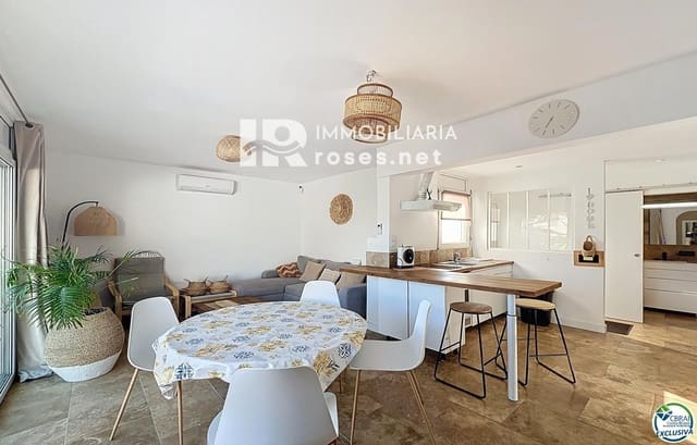 Chalet de 2 habitaciones en Empuriabrava, Castelló d'Empúries en venta con piscina garaje - 385.000 € (Ref: 9768987)