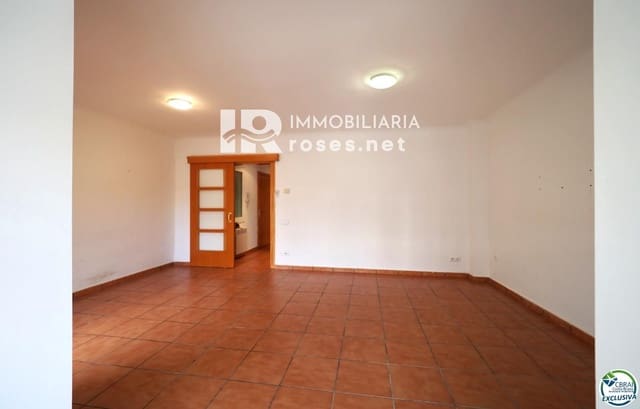 3 slaapkamer Flat te koop in Roses - € 235.000 (Ref: 9768989)