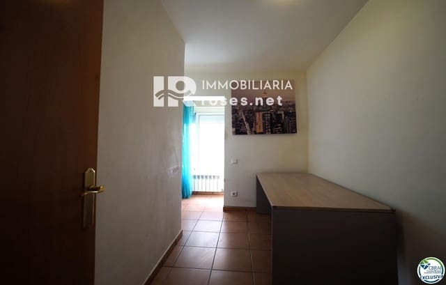 3 slaapkamer Flat te koop in Roses - € 235.000 (Ref: 9768989)