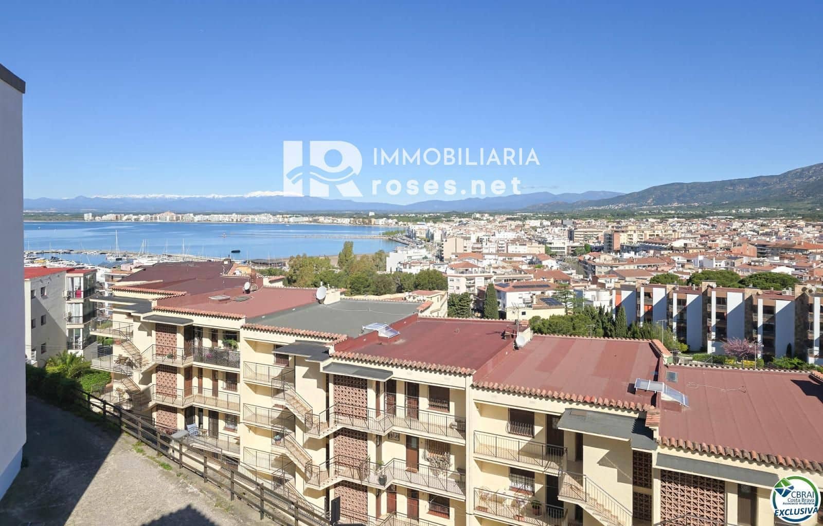 2 bedroom Flat for sale in Roses - € 235,000 (Ref: 9779081)