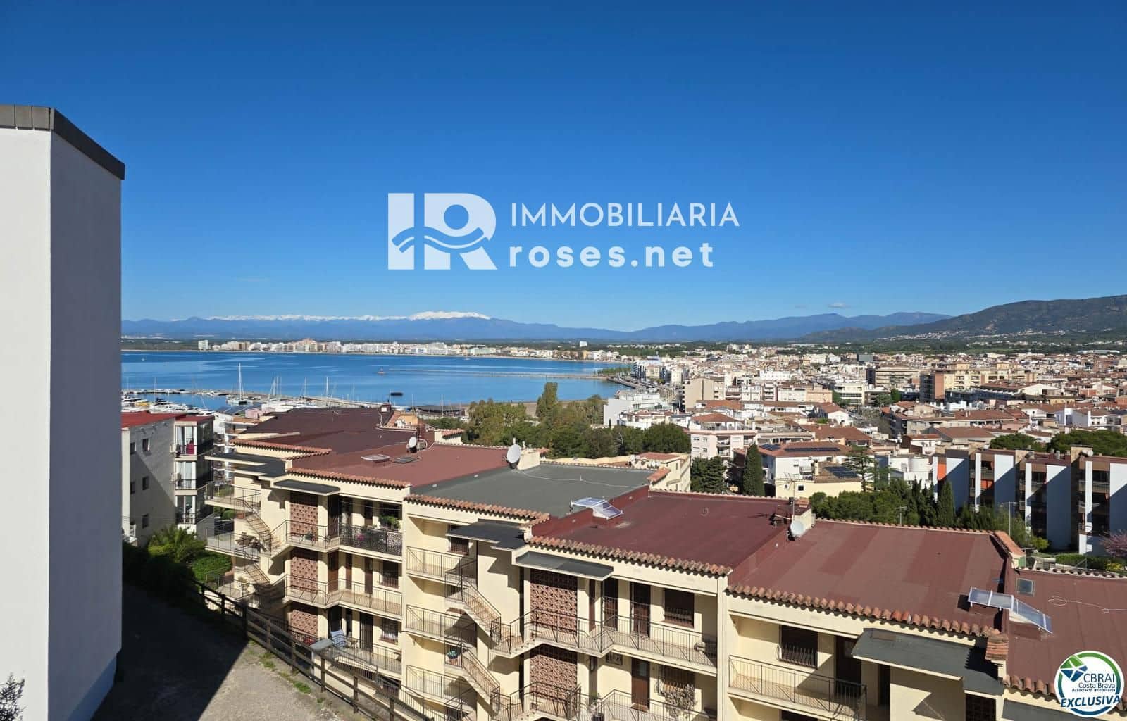 2 bedroom Flat for sale in Roses - € 235,000 (Ref: 9779081)