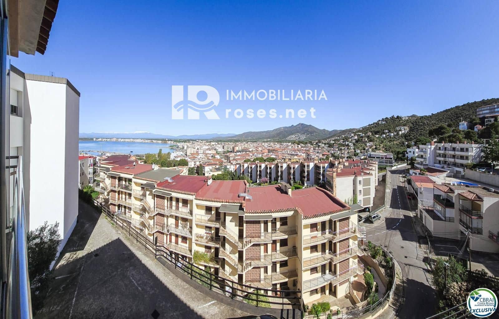 2 bedroom Flat for sale in Roses - € 235,000 (Ref: 9779081)