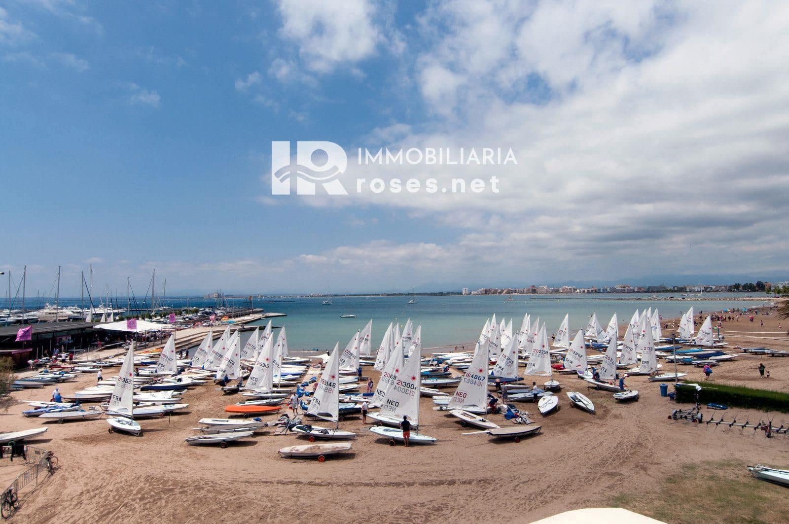 2 slaapkamer Flat te koop in Roses met zwembad - € 266.000 (Ref: 9779082)