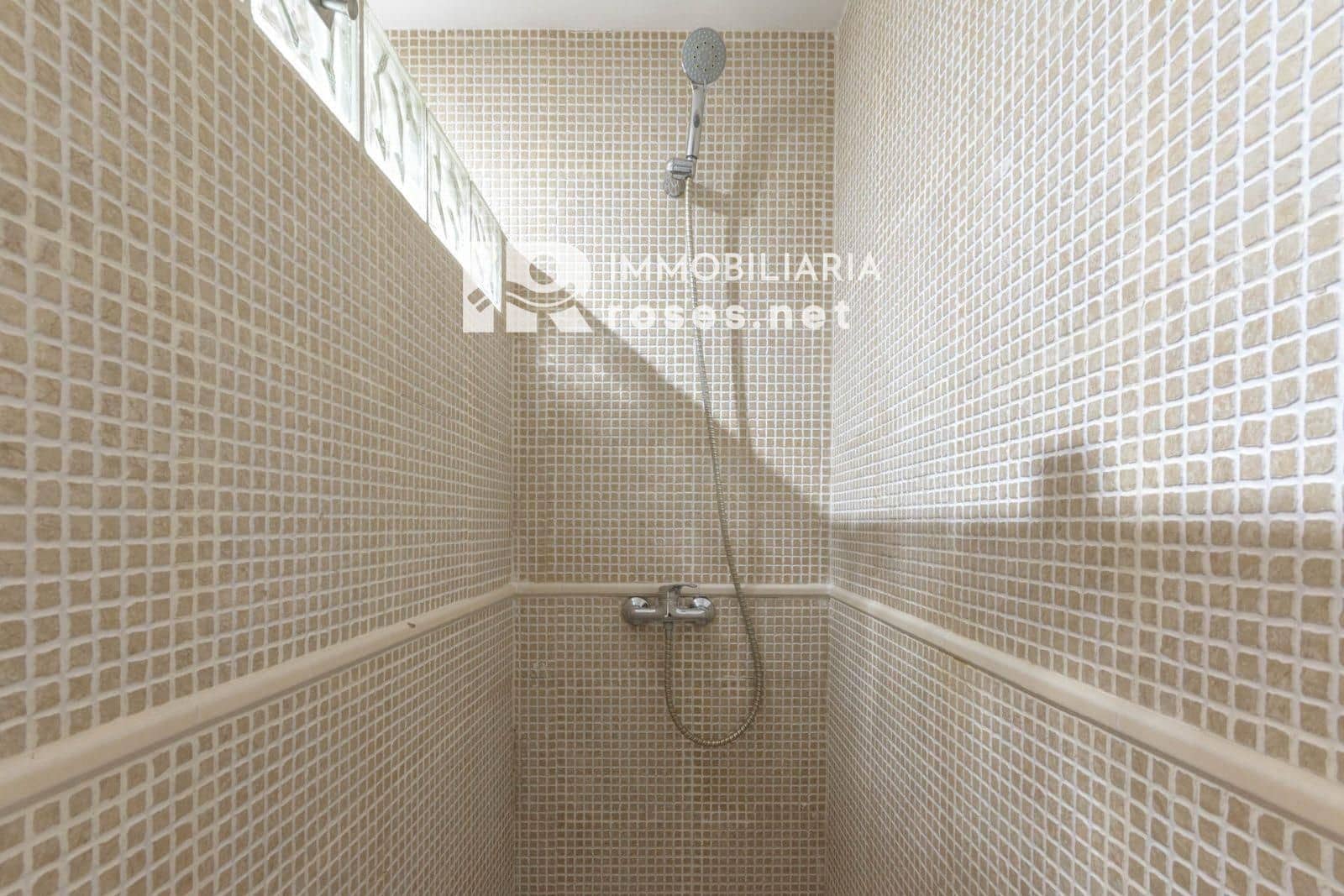 2 slaapkamer Flat te koop in Roses met zwembad - € 266.000 (Ref: 9779082)