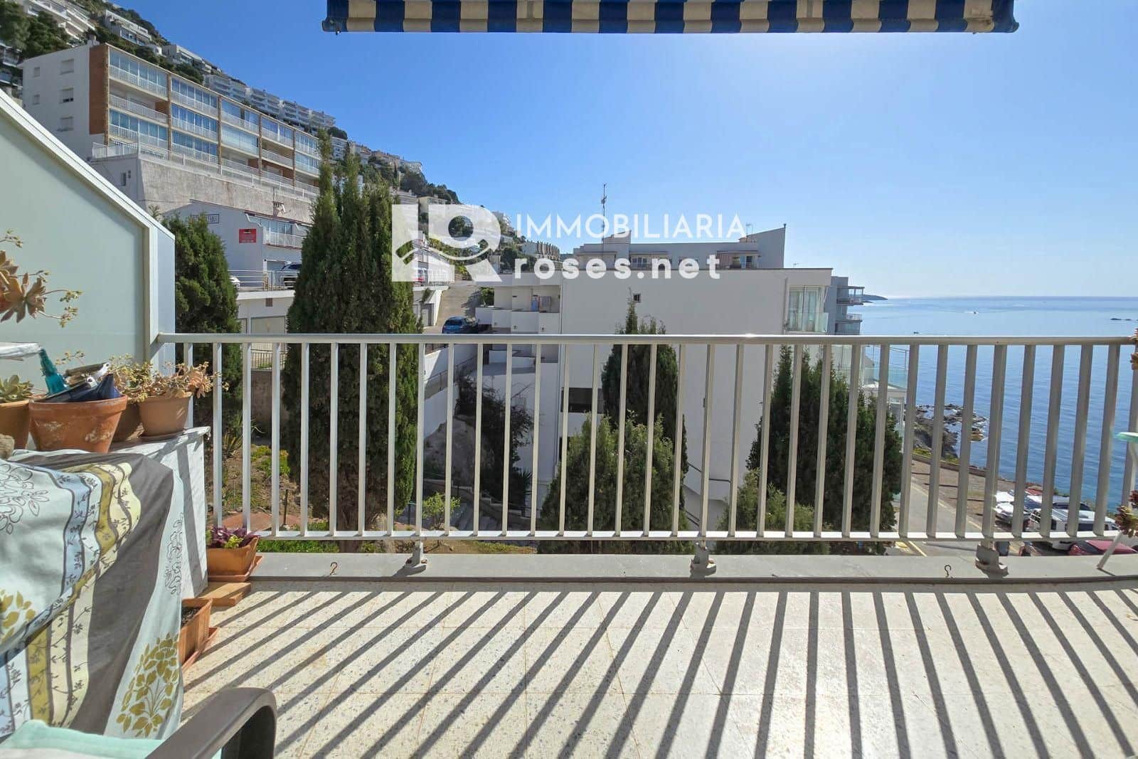 2 slaapkamer Flat te koop in Roses met zwembad - € 266.000 (Ref: 9779082)